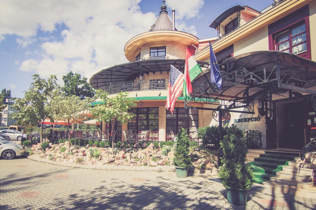 Hotel Kitty Мисколк Екстериор снимка